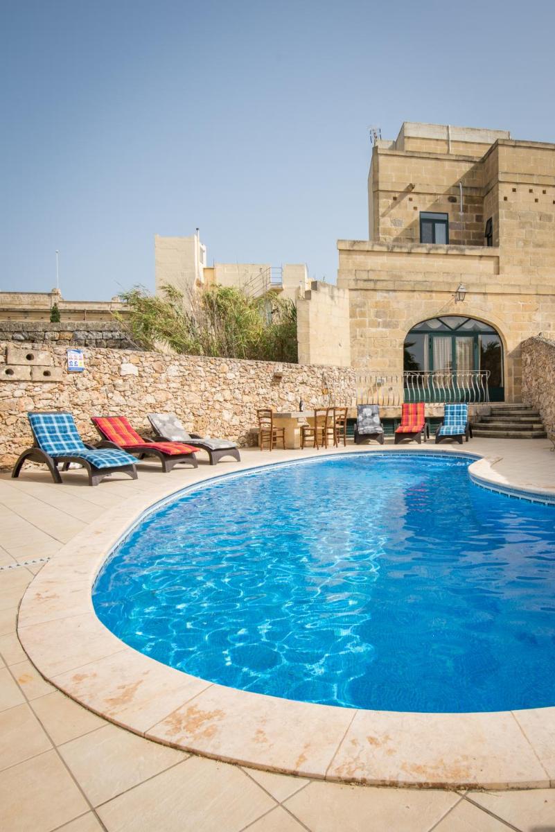 Valley View - Holiday Farmhouse with Private Pool - Housity