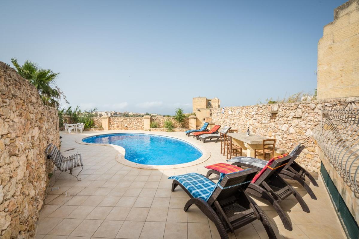 Valley View - Holiday Farmhouse with Private Pool - Housity
