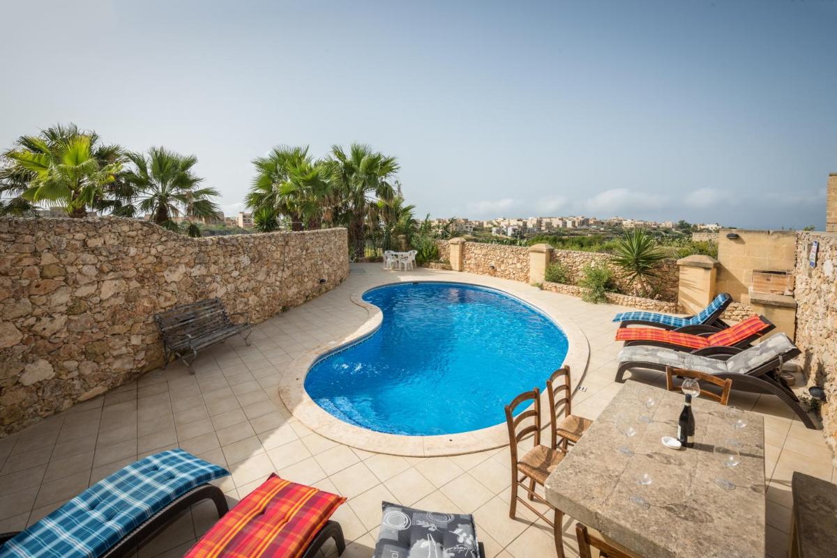 Valley View - Holiday Farmhouse with Private Pool - Housity