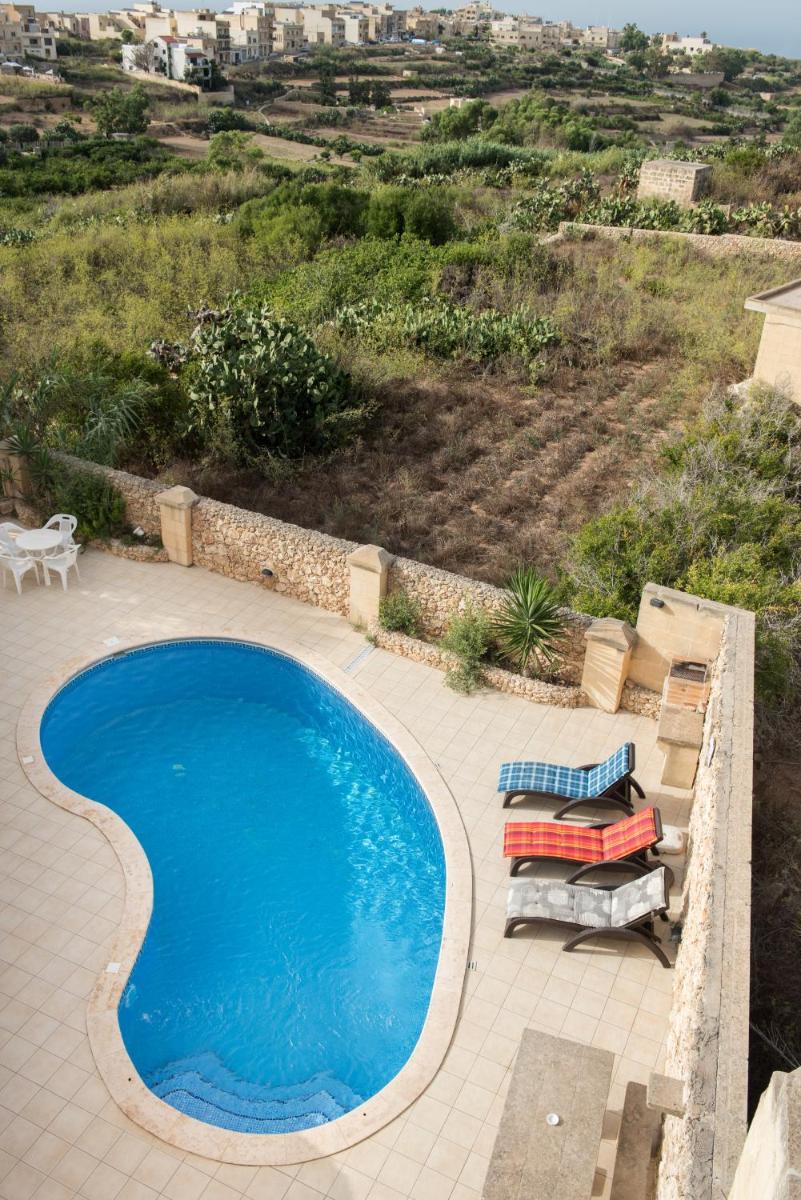 Valley View - Holiday Farmhouse with Private Pool - Housity
