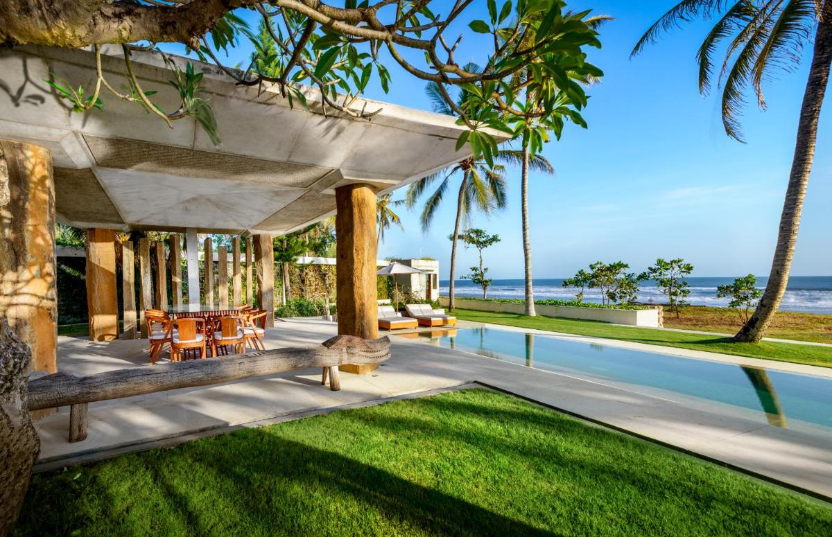 Villa Vedas - 50m to Batu Tampih Beach - Housity