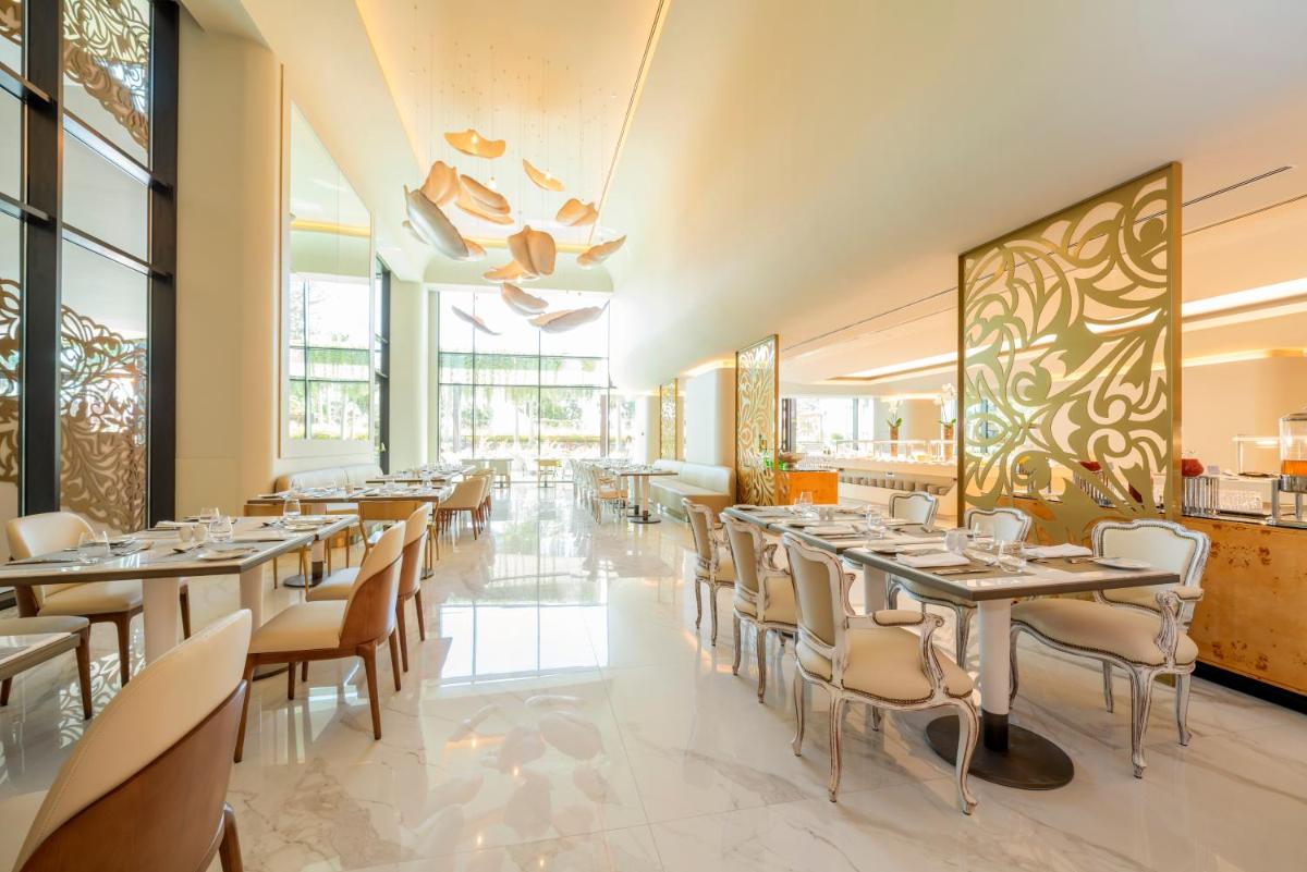 Um restaurante ou outro lugar para comer em Savoy Palace - The Leading Hotels of the World - Savoy Signature