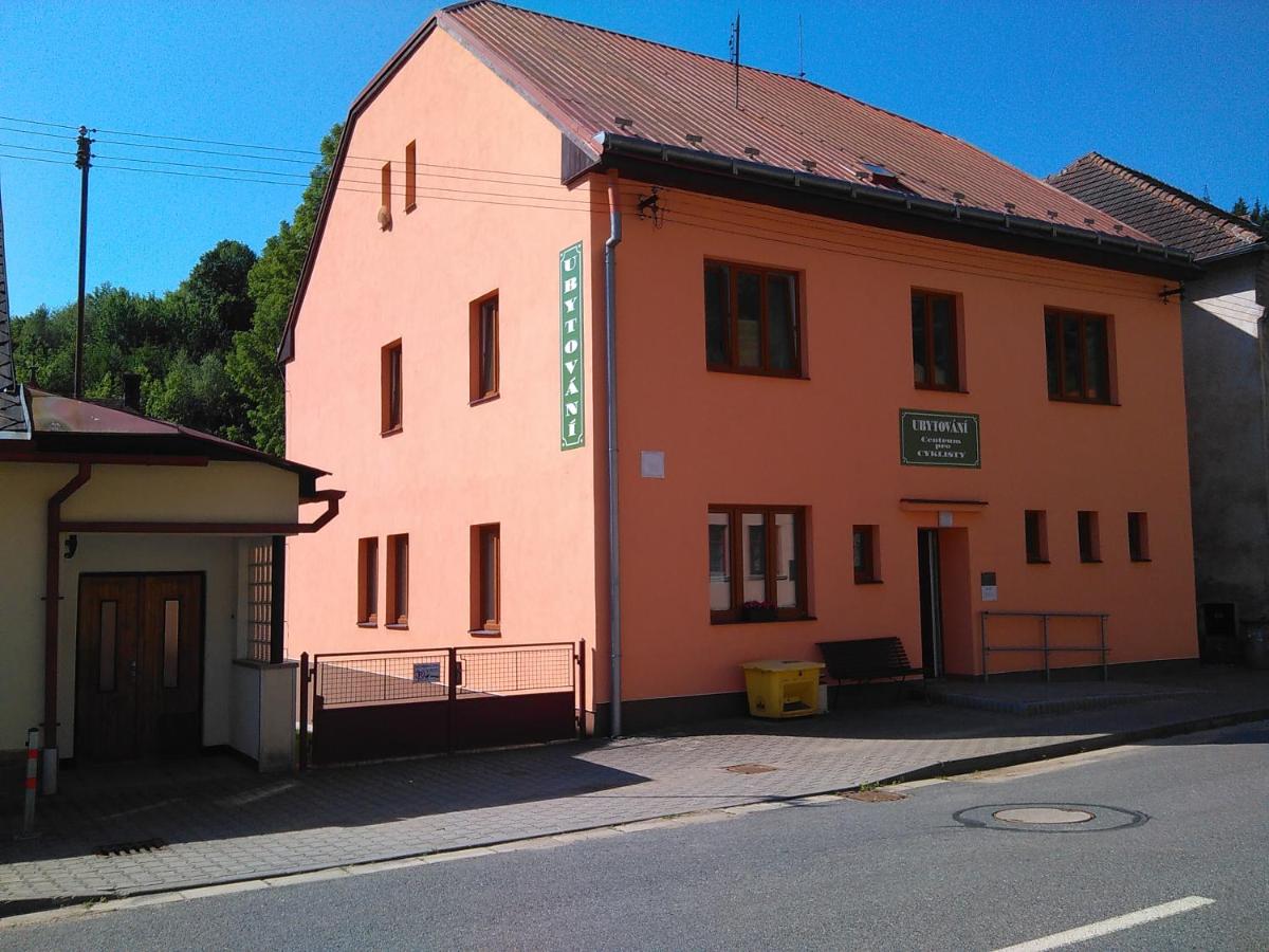 UBYTOVÁNÍ SVOJANOV - Housity