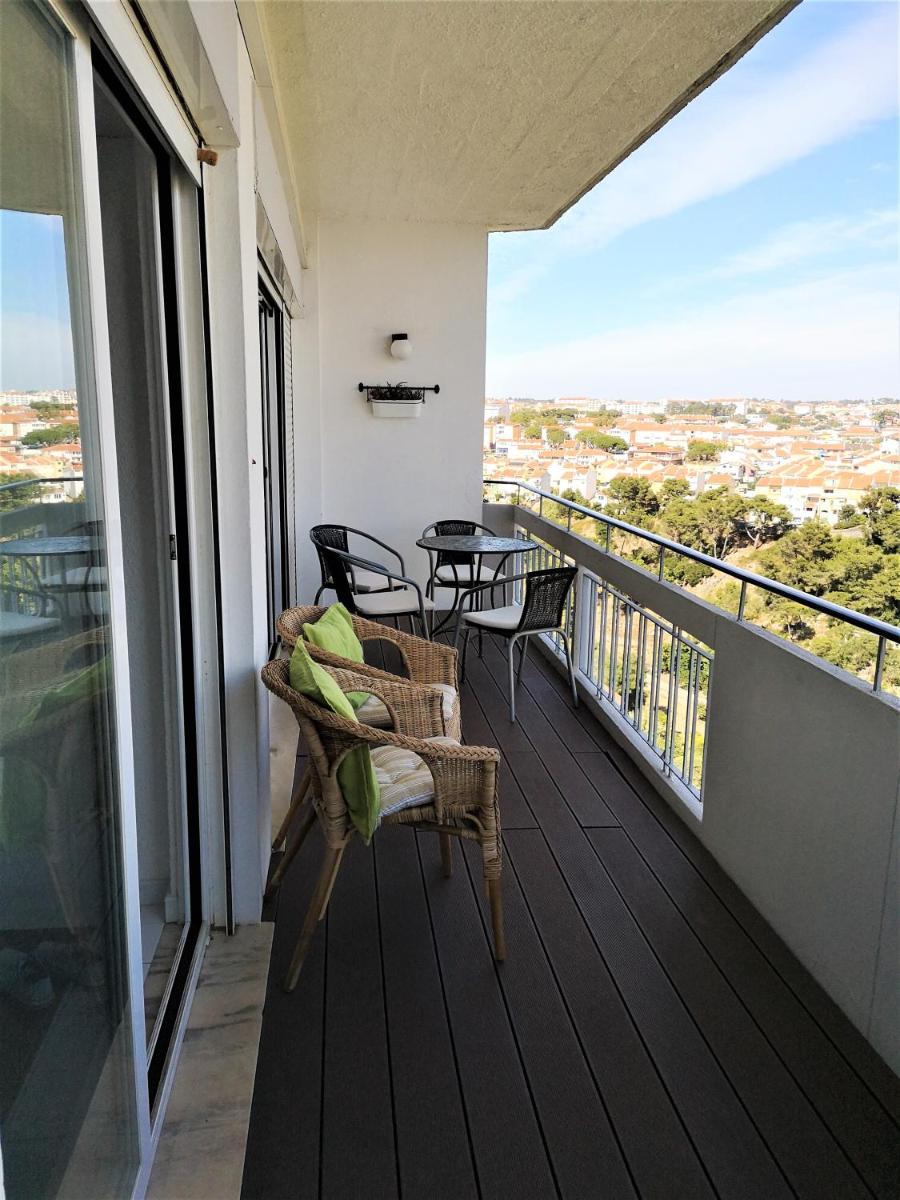 Superb view over Cascais and the Ocean, with wonderful balcony - Housity