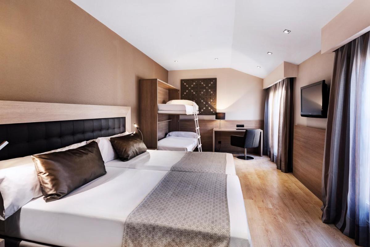 Cama o camas de una habitación en Catalonia Atocha