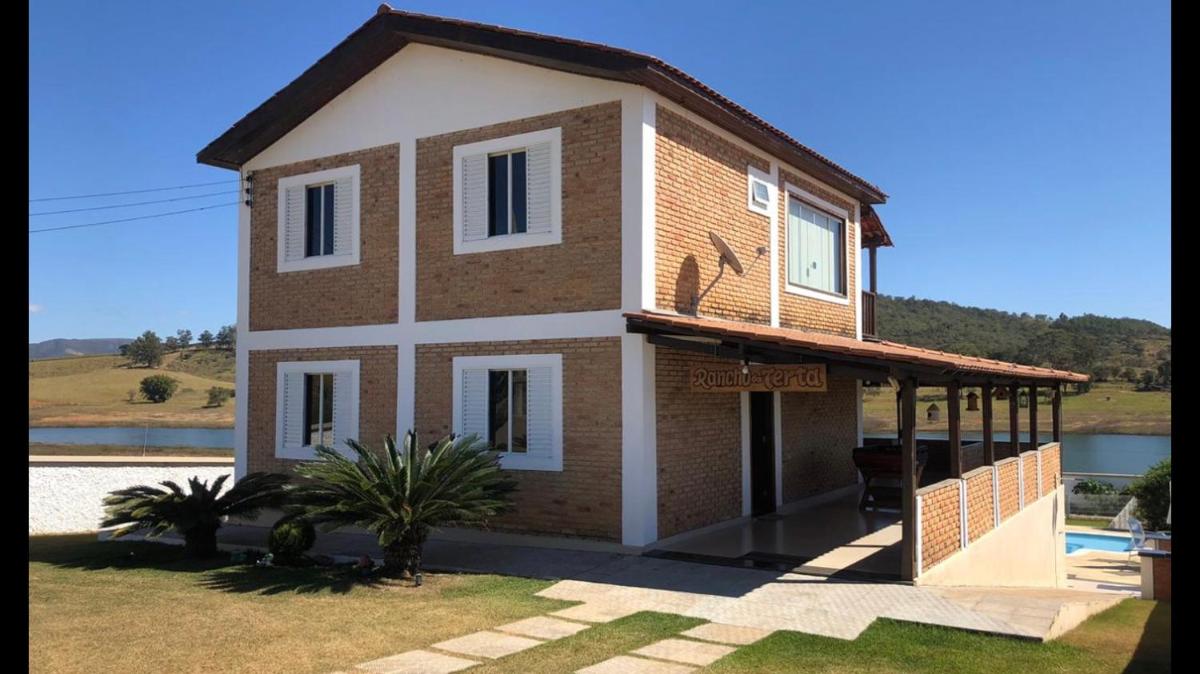 Casa de Campo às margens do lago de furnas - Housity