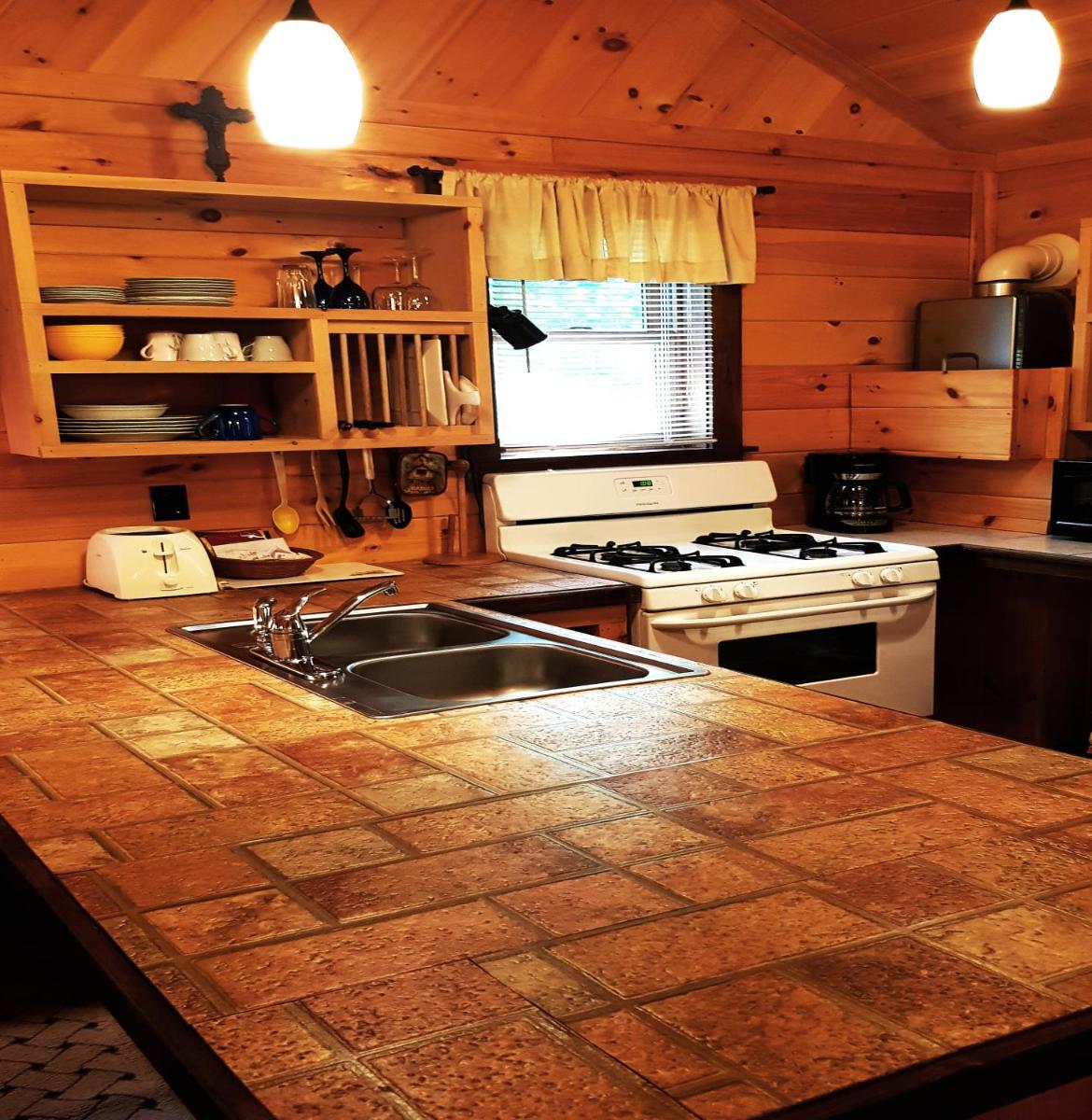 The Wilderness Inn: Chalets - Housity