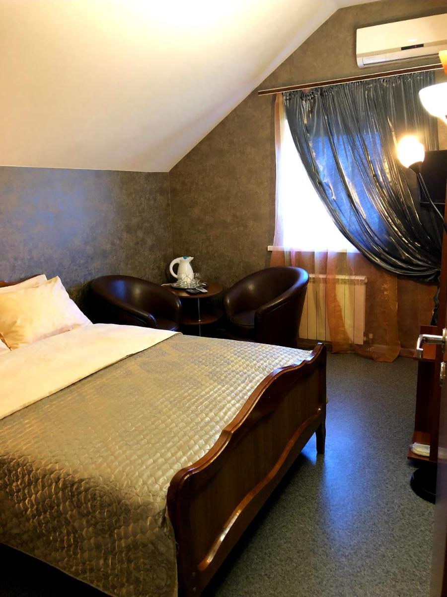 Parallel Hotel - Housity