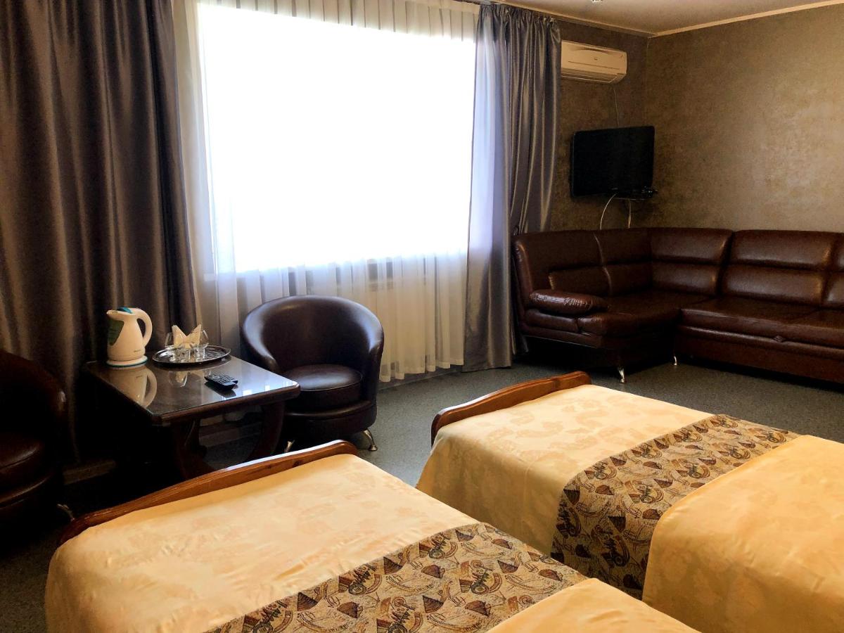 Parallel Hotel - Housity
