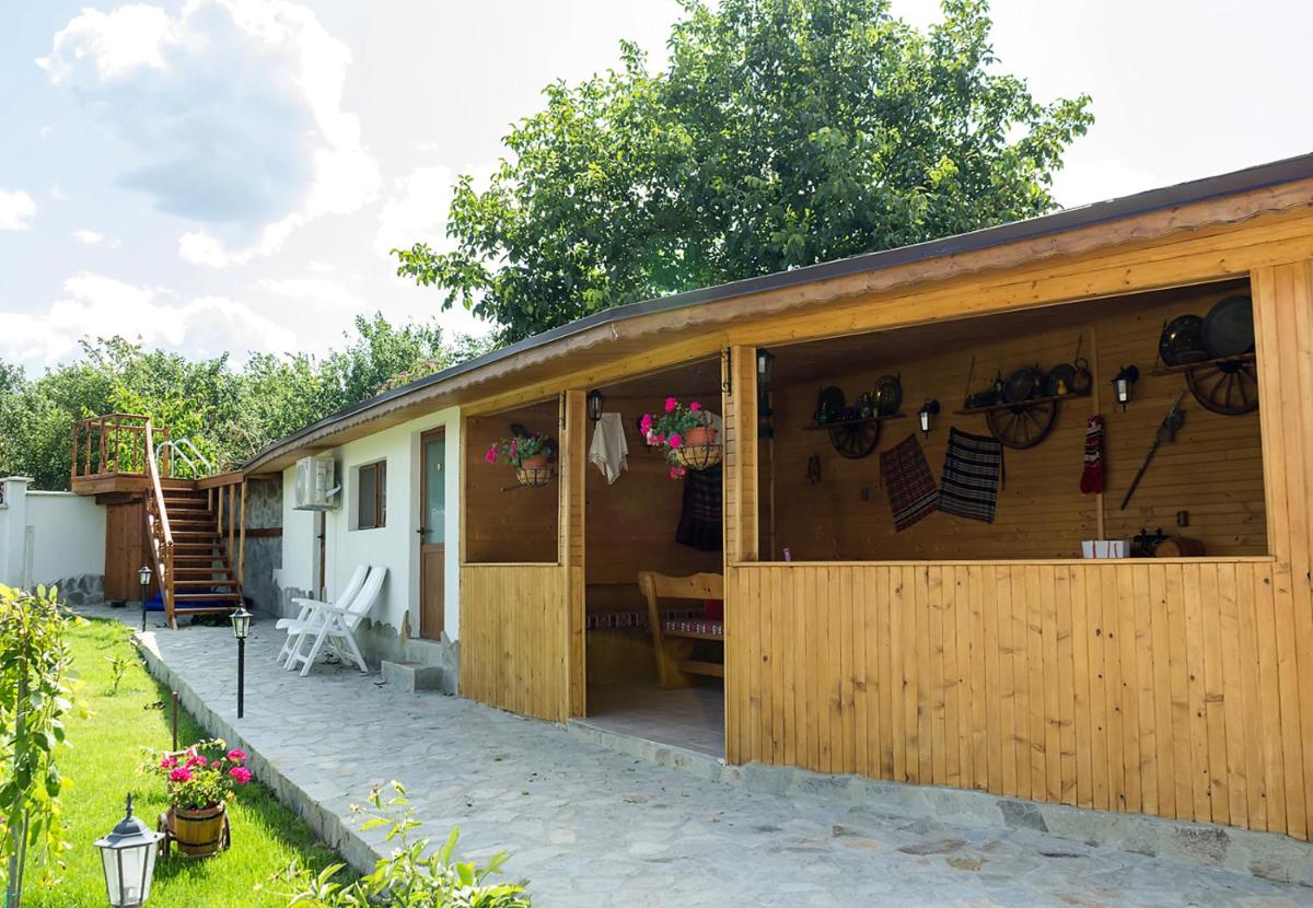 Traditional Bulgarian House + Pool, Sauna and Garden - Housity