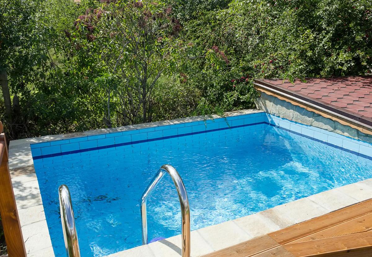 Traditional Bulgarian House + Pool, Sauna and Garden - Housity