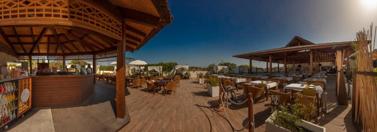 Un restaurante o sitio para comer en Magic Natura Resort