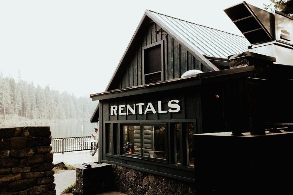 The Suttle Lodge & Boathouse - Housity