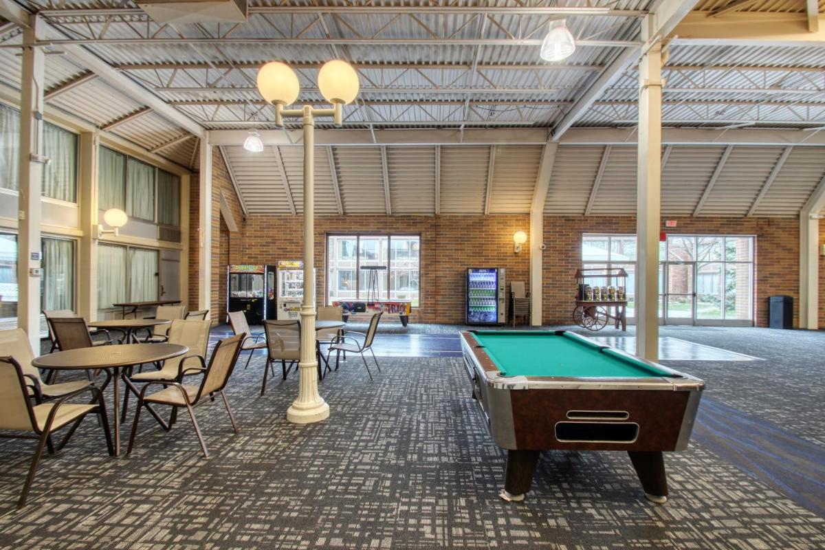 Radisson Hotel and Conference Center Fond du Lac - Housity