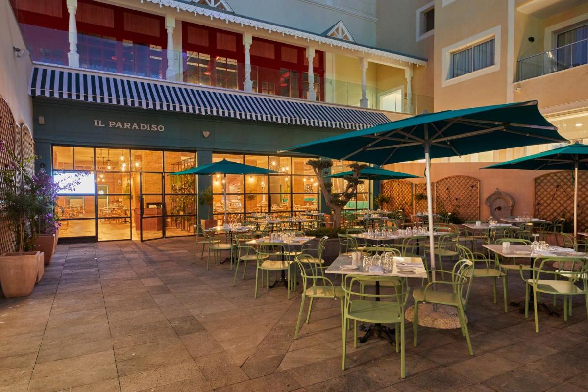 Un restaurante o sitio para comer en Bahia Principe Fantasia Tenerife - All Inclusive