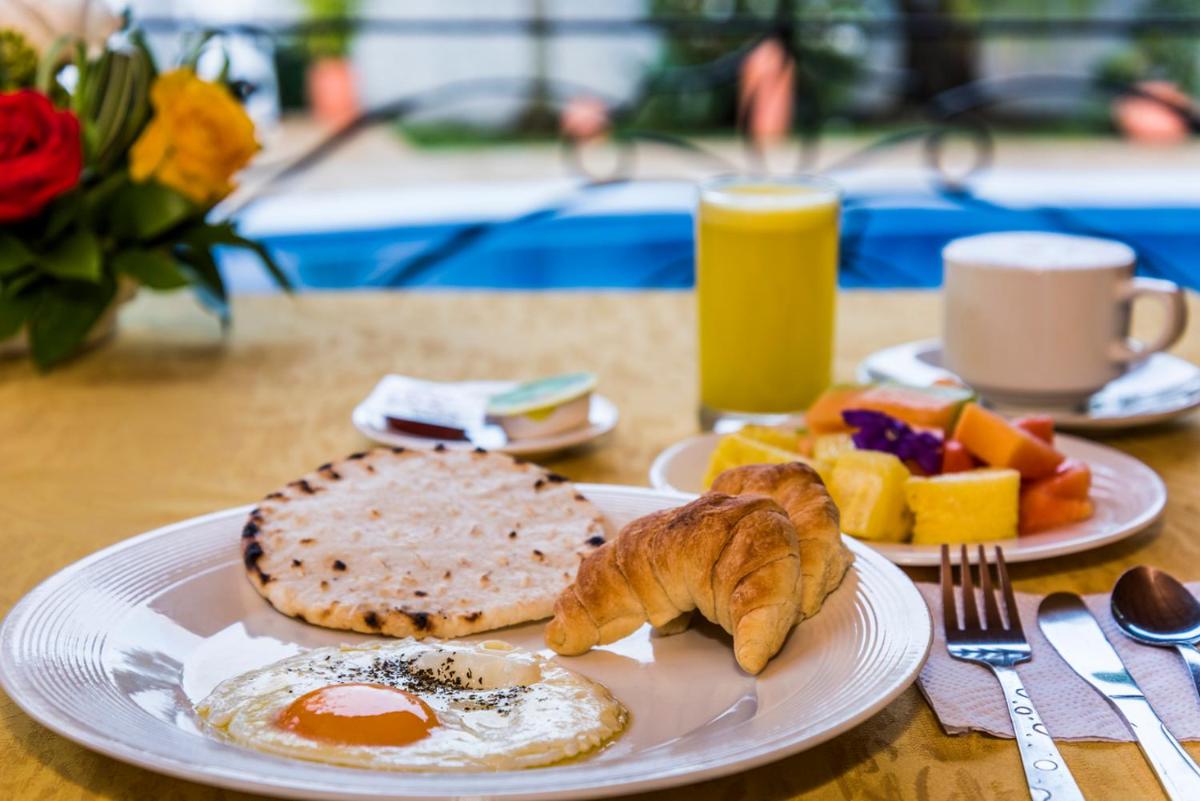 Hotel Portales Del Campestre - Housity