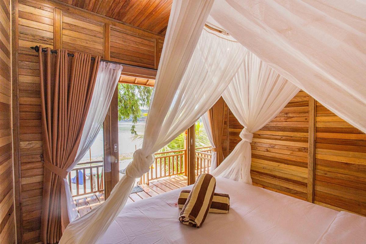 Wooden Beach Sunset Cottages - Housity