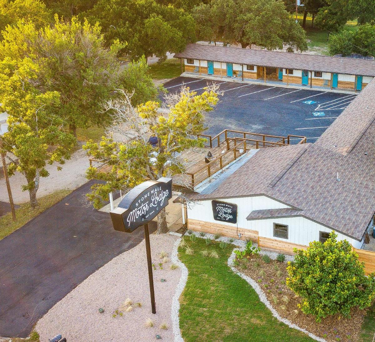 Stonewall Motor Lodge - Housity
