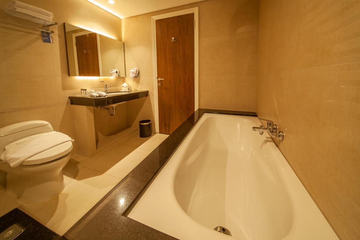 Avenzel Hotel & Convention Cibubur - Housity