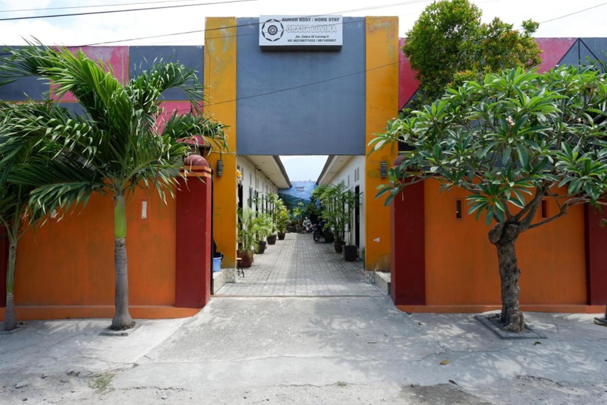 RedDoorz near Mutiara SIS Al Jufrie Airport Palu - Housity