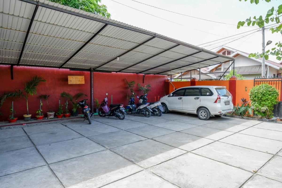 RedDoorz near Mutiara SIS Al Jufrie Airport Palu - Housity