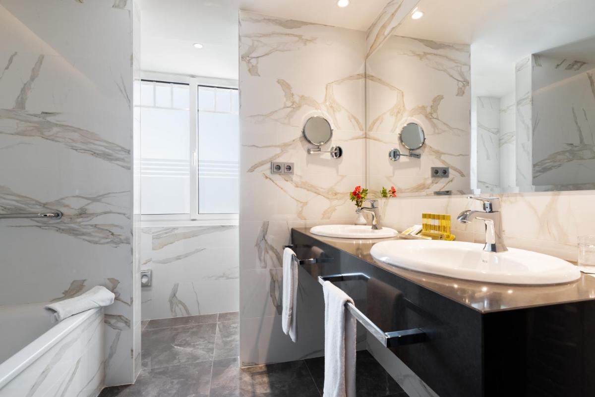 Un baño de Eurostars Hotel Real