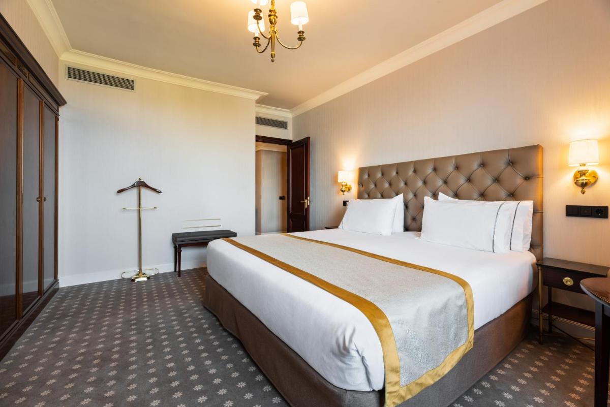 Cama o camas de una habitación en Eurostars Hotel Real