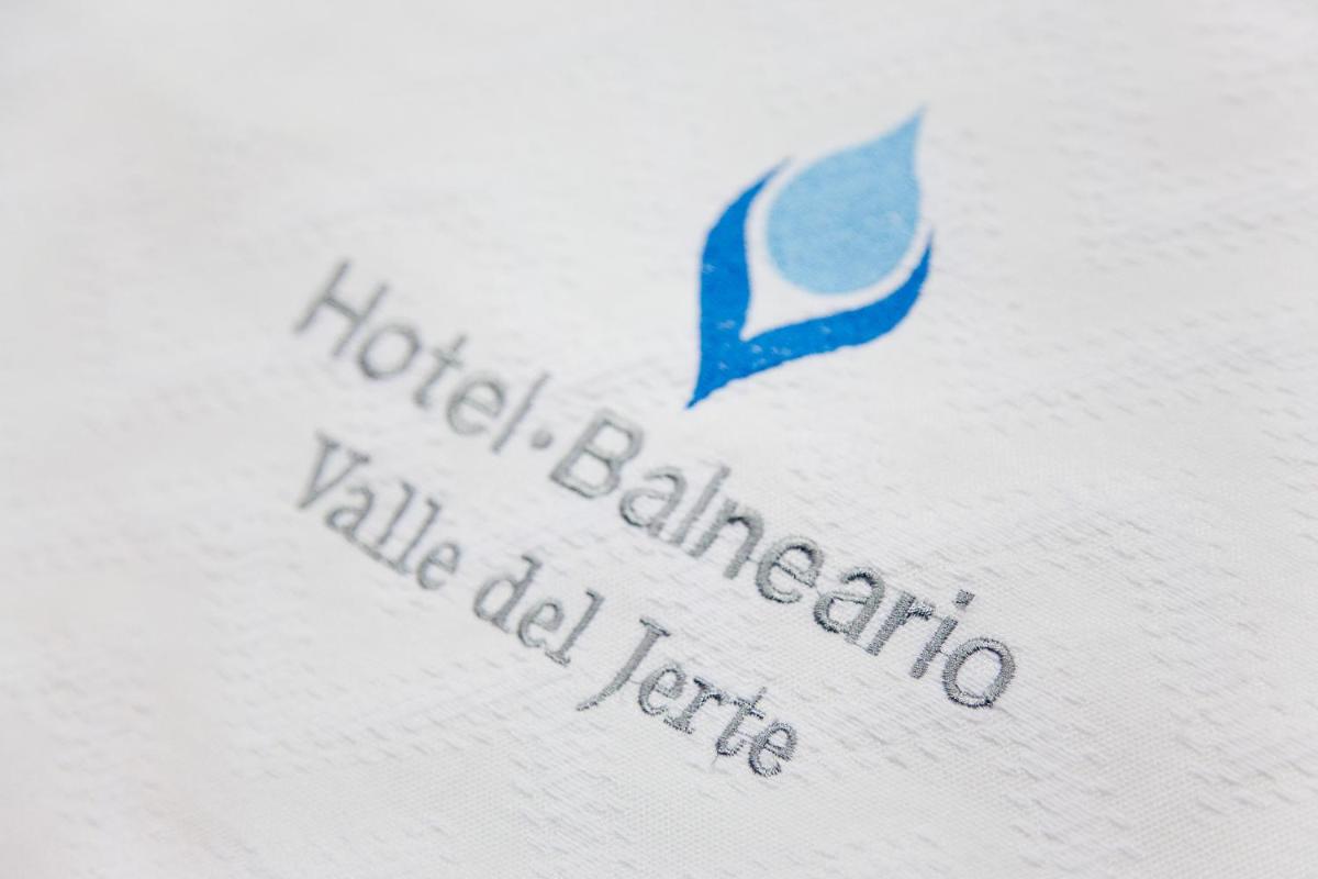 Certificado, premio, señal o documento que está expuesto en Hotel Balneario Valle del Jerte