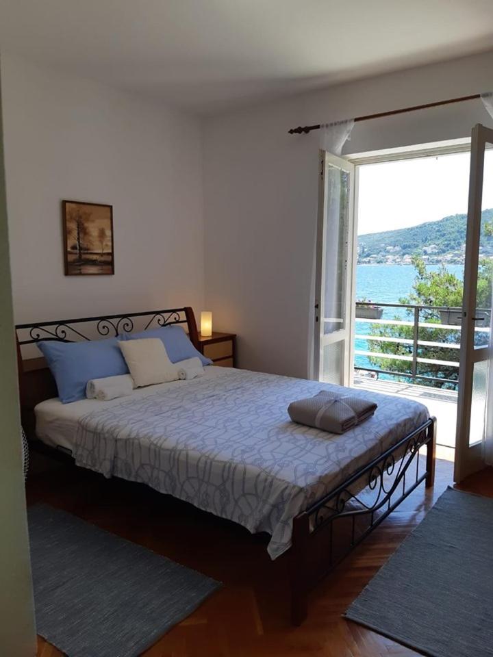 Ana & Marko-Island Ošljak - Housity