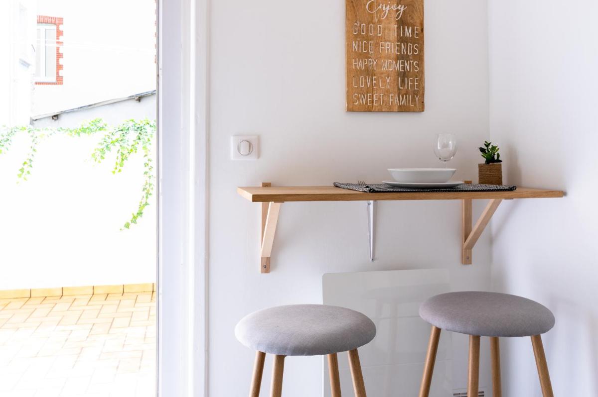 Studio calme, lumineux, terrasse, WIFI, 1.5 Km du front de mer - Housity