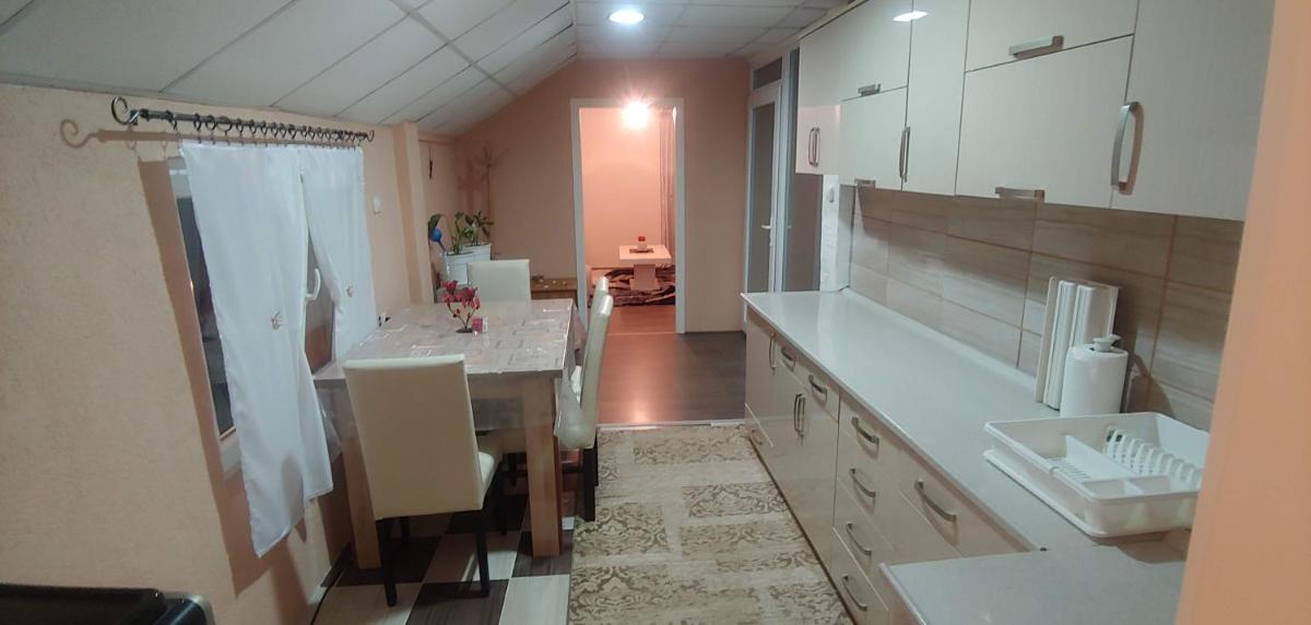 Gra?anica T. Apartman - Housity