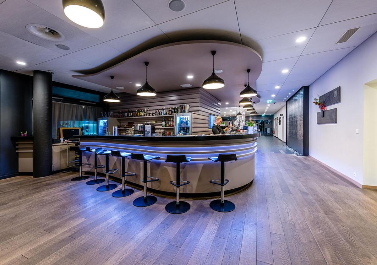 Lake Geneva Hotel - Housity