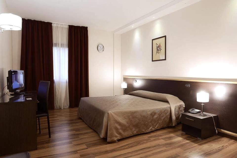 Forum Palace Hotel - Housity