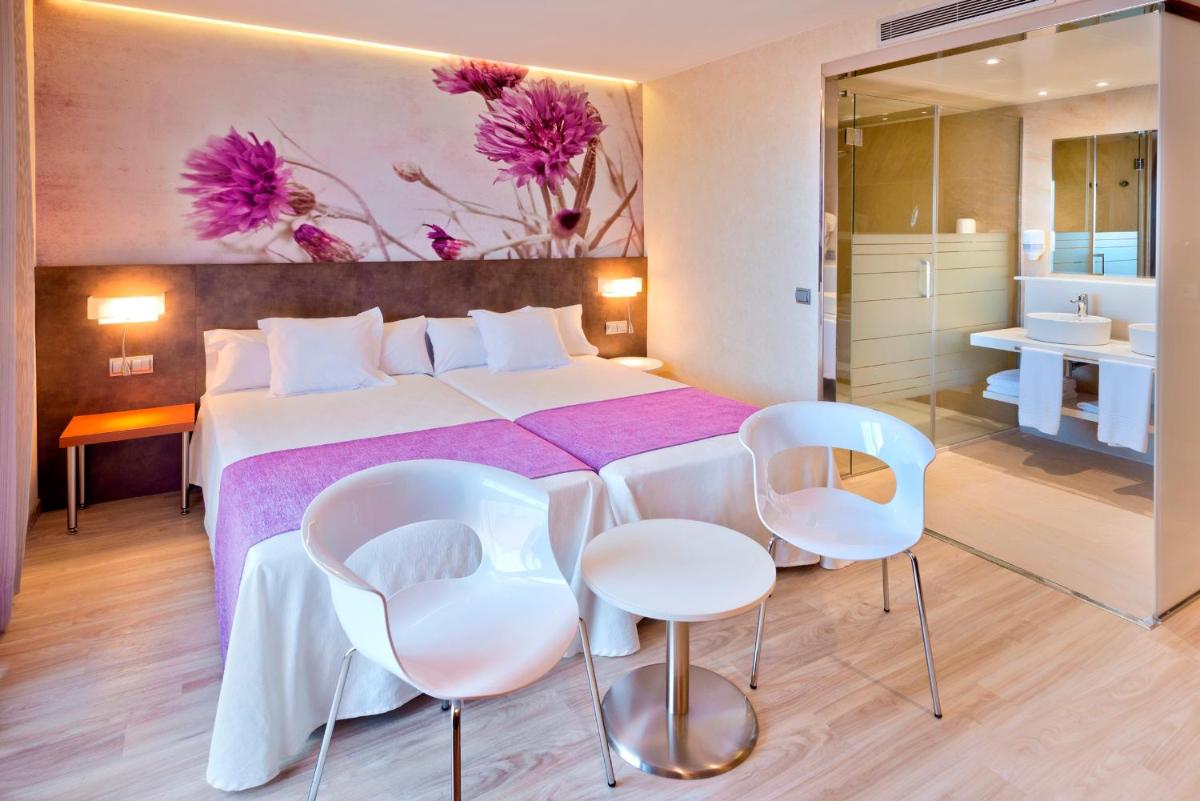 Cama o camas de una habitación en Sumus Hotel Monteplaya & SPA 4Sup - Adults Only