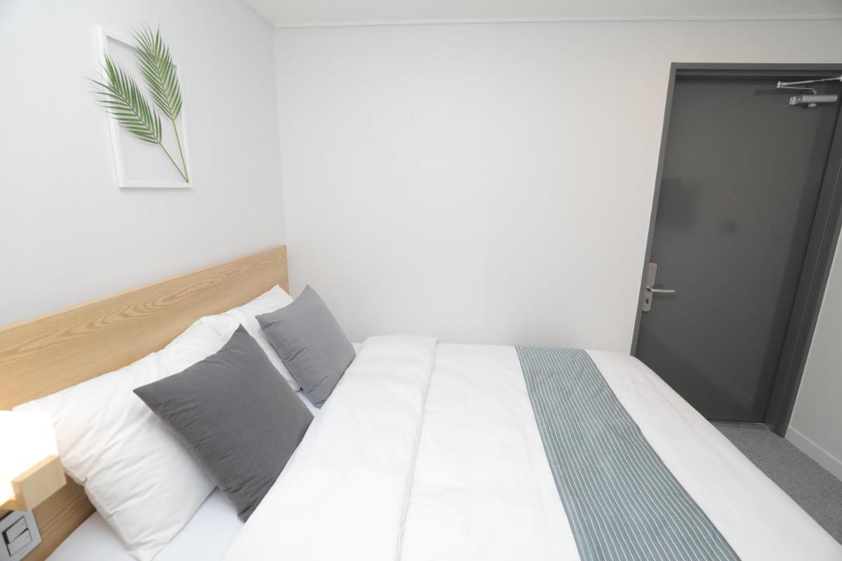 Line Hotel Myeongdong - Housity