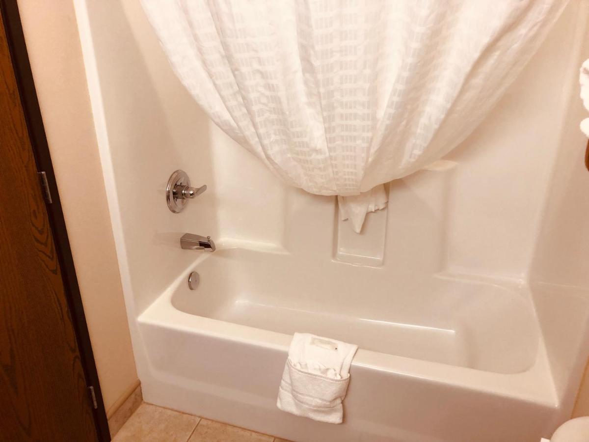 Shenandoah Inn & Suites - Housity