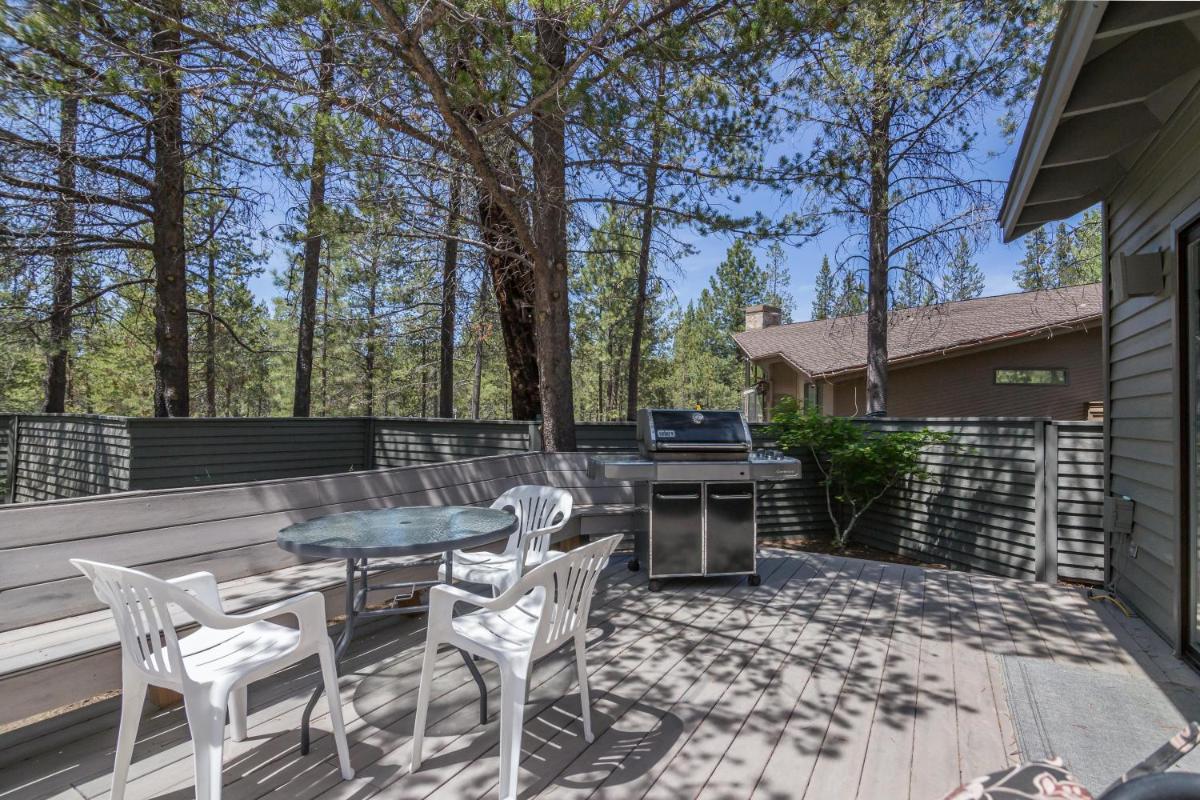 McKenzie 4-The two-level 1,868-sq-ft residence is a movie lover's dream come true. There are four TVs, four VCRs, and three DVD players. This amenity filled vacation home can accommodate up to 10 guests. - Housity