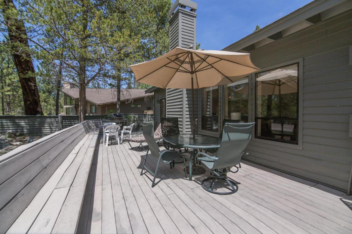 McKenzie 4-The two-level 1,868-sq-ft residence is a movie lover's dream come true. There are four TVs, four VCRs, and three DVD players. This amenity filled vacation home can accommodate up to 10 guests. - Housity