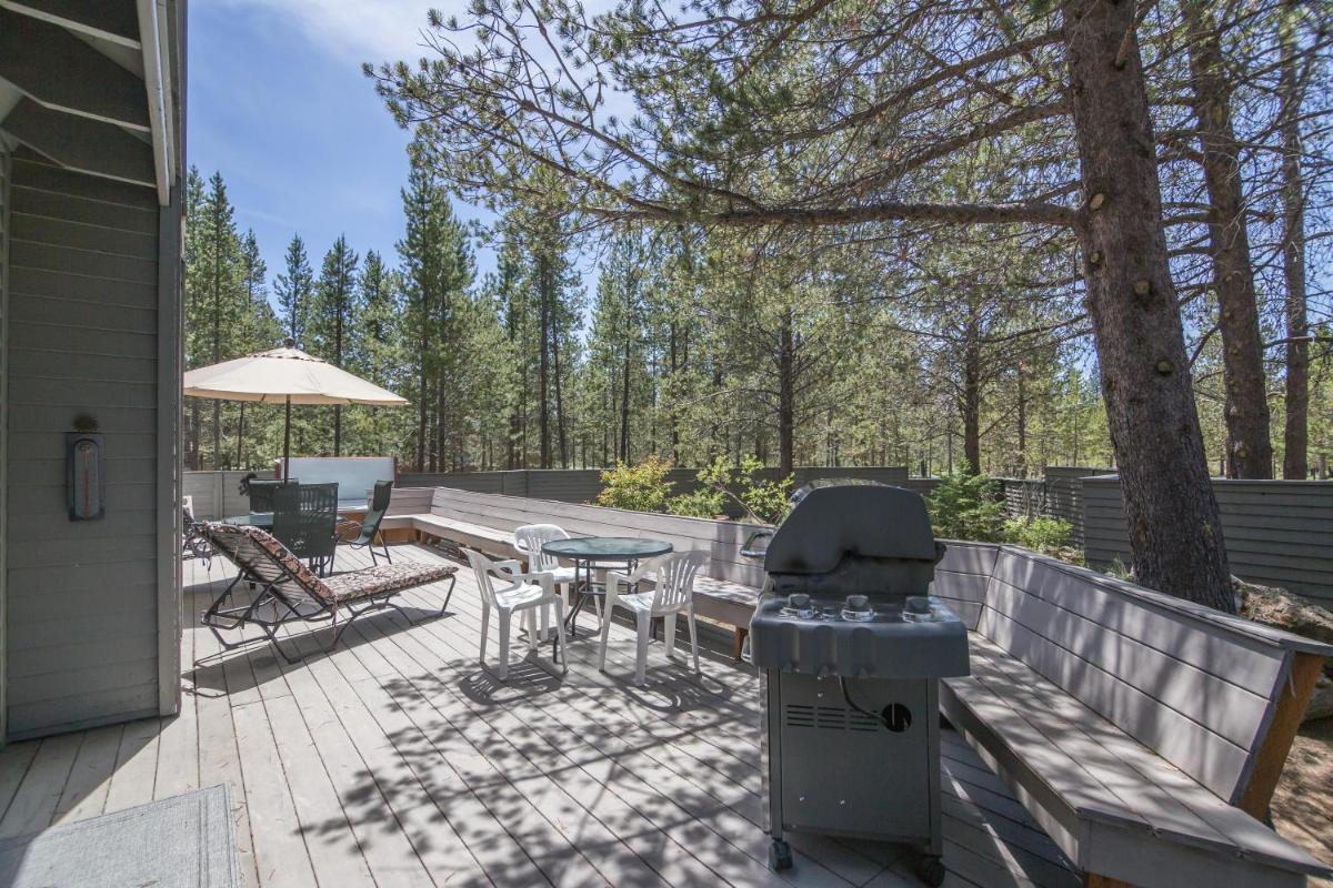 McKenzie 4-The two-level 1,868-sq-ft residence is a movie lover's dream come true. There are four TVs, four VCRs, and three DVD players. This amenity filled vacation home can accommodate up to 10 guests. - Housity