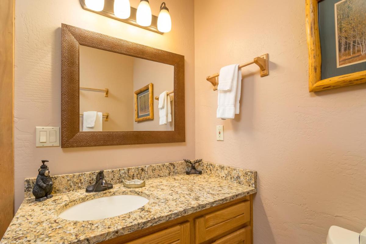 Pyramid 5-Sunriver Vacation Rentals by Sunset Lodging - Housity