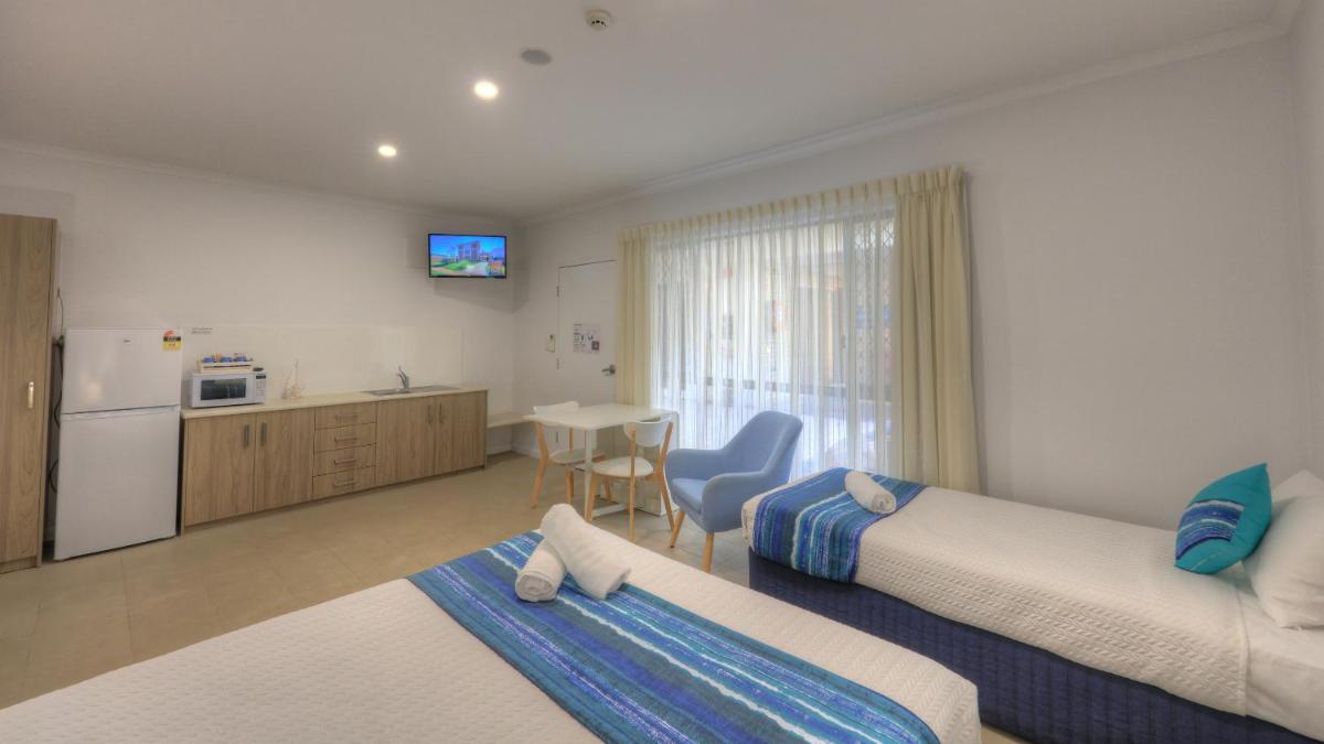 Cleveland Bay Air Motel - Housity