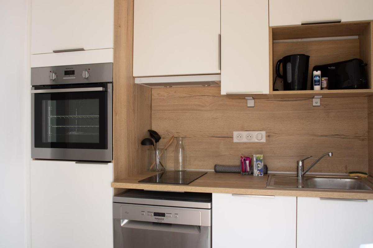 Studio calme, lumineux, terrasse, WIFI, 1.5 Km du front de mer - Housity