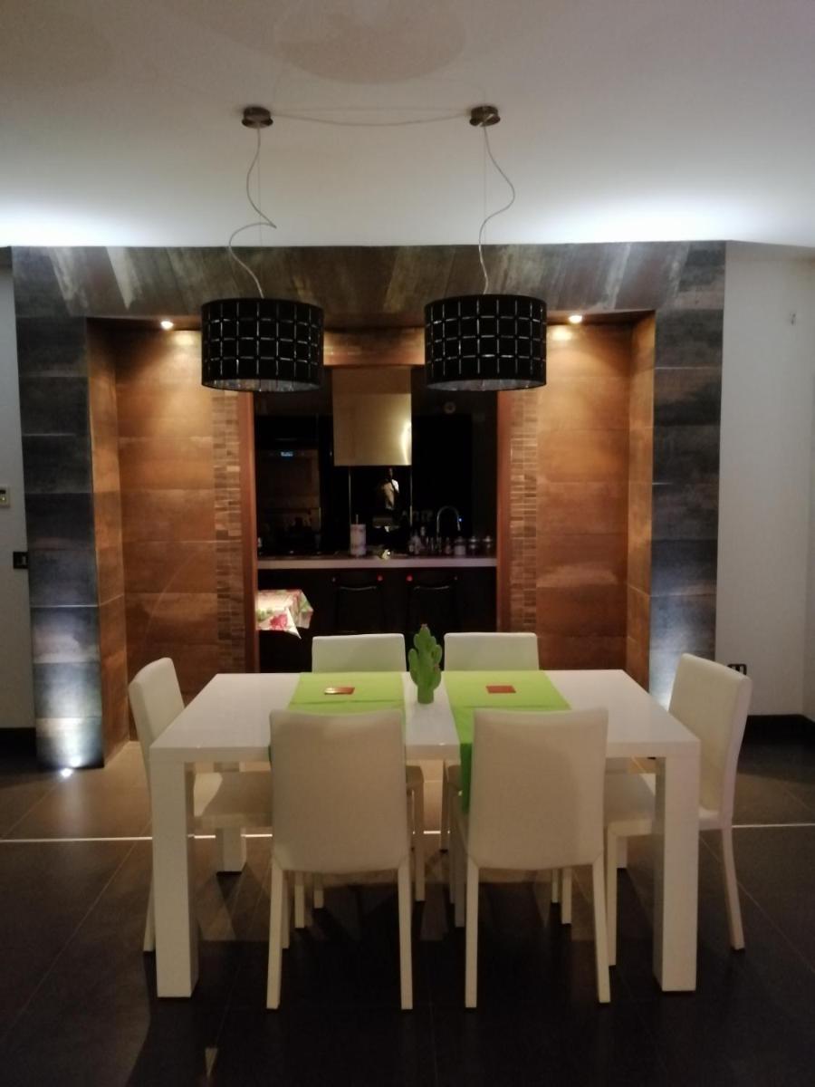Alex House - Housity