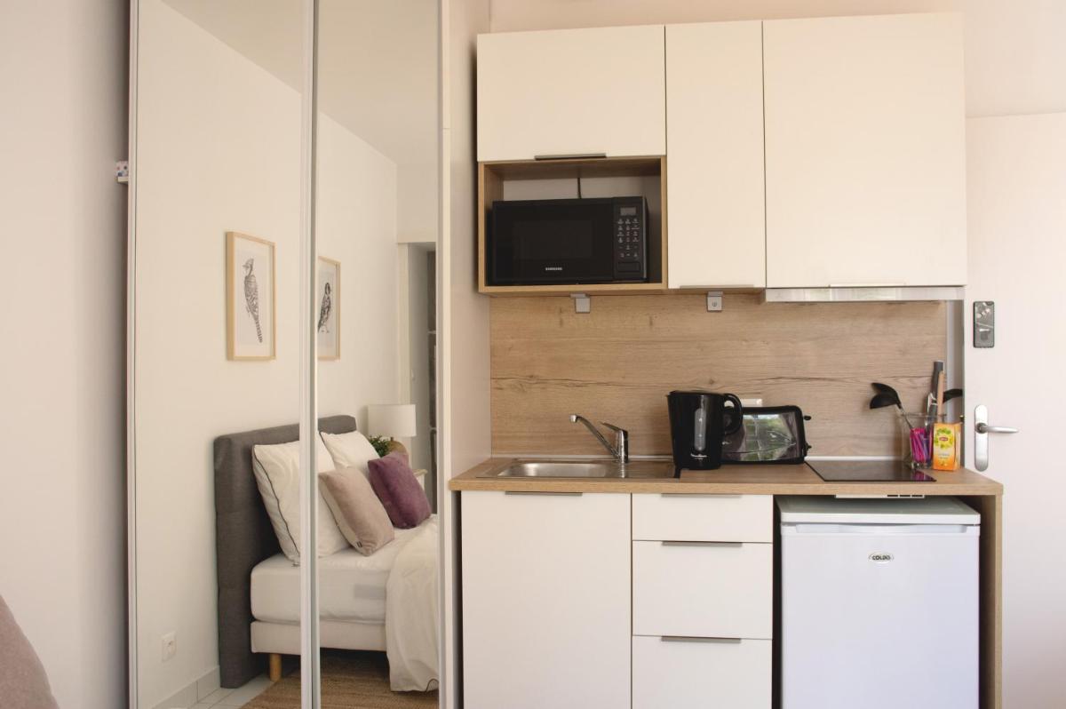 Studio calme, lumineux, WIFI, 1.5 Km du front de mer - Housity