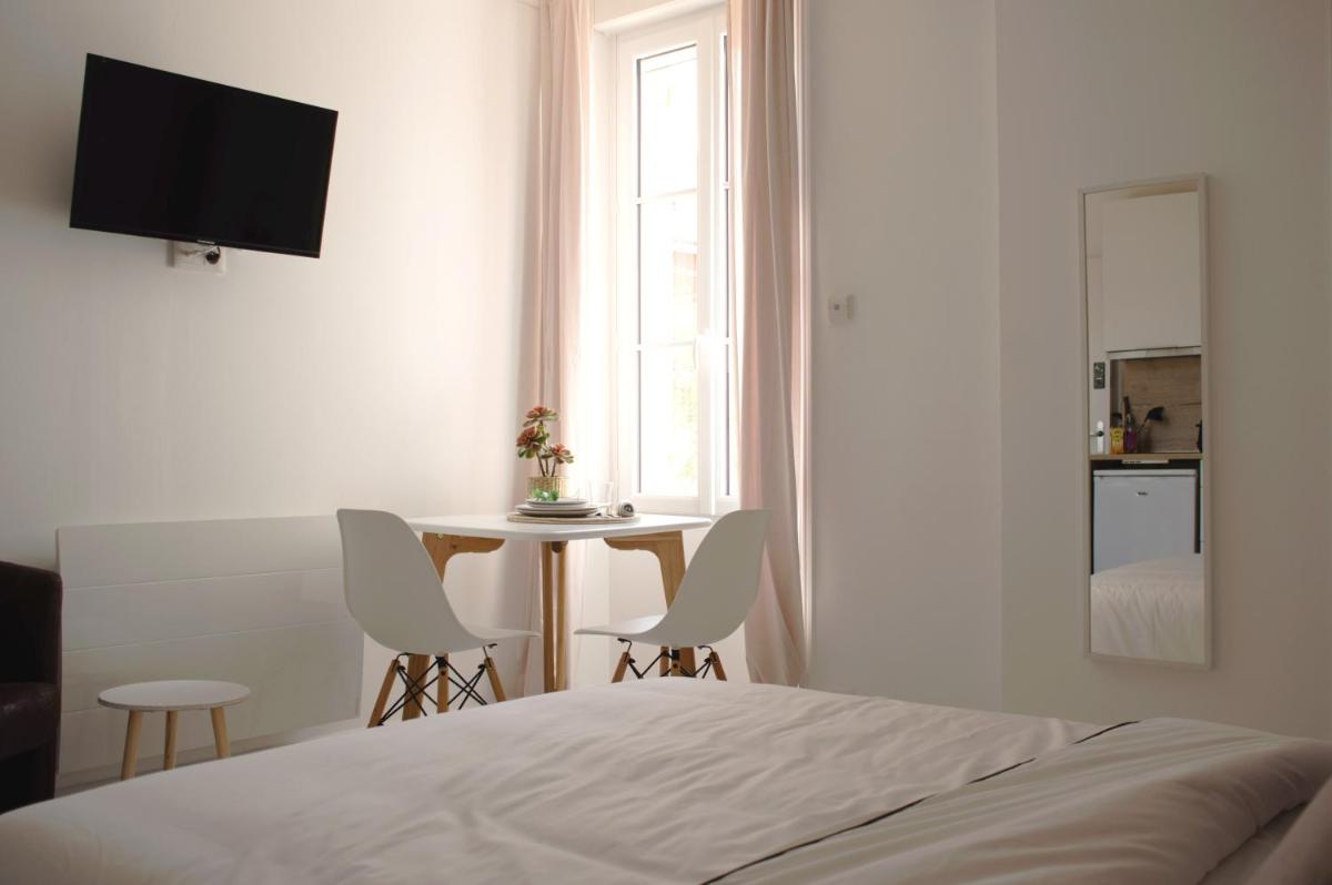 Studio calme, lumineux, WIFI, 1.5 Km du front de mer - Housity