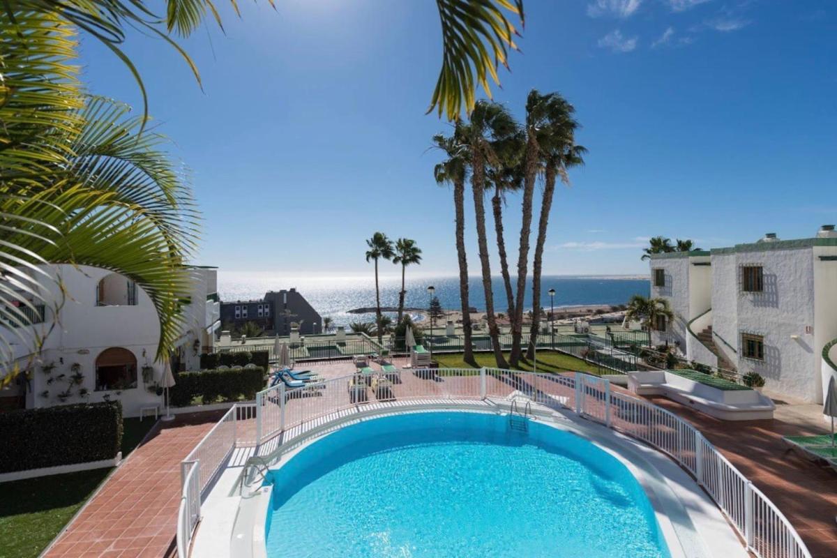 SEA VIEW 2BR TOPLOCTAION Heated pool 5 min to beach - Housity
