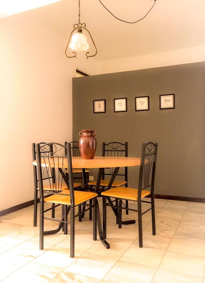 Fully equipped 3-bedroom Apt in downtown Praia - Housity