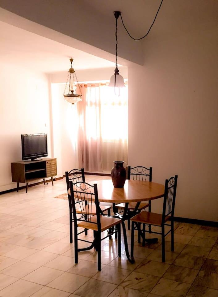 Fully equipped 3-bedroom Apt in downtown Praia - Housity