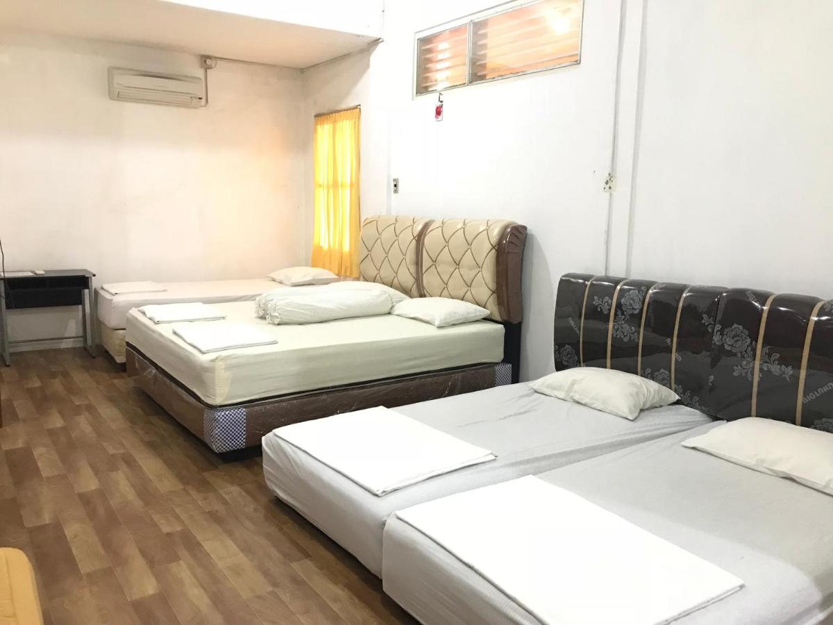 Lestari Guesthouse - Housity