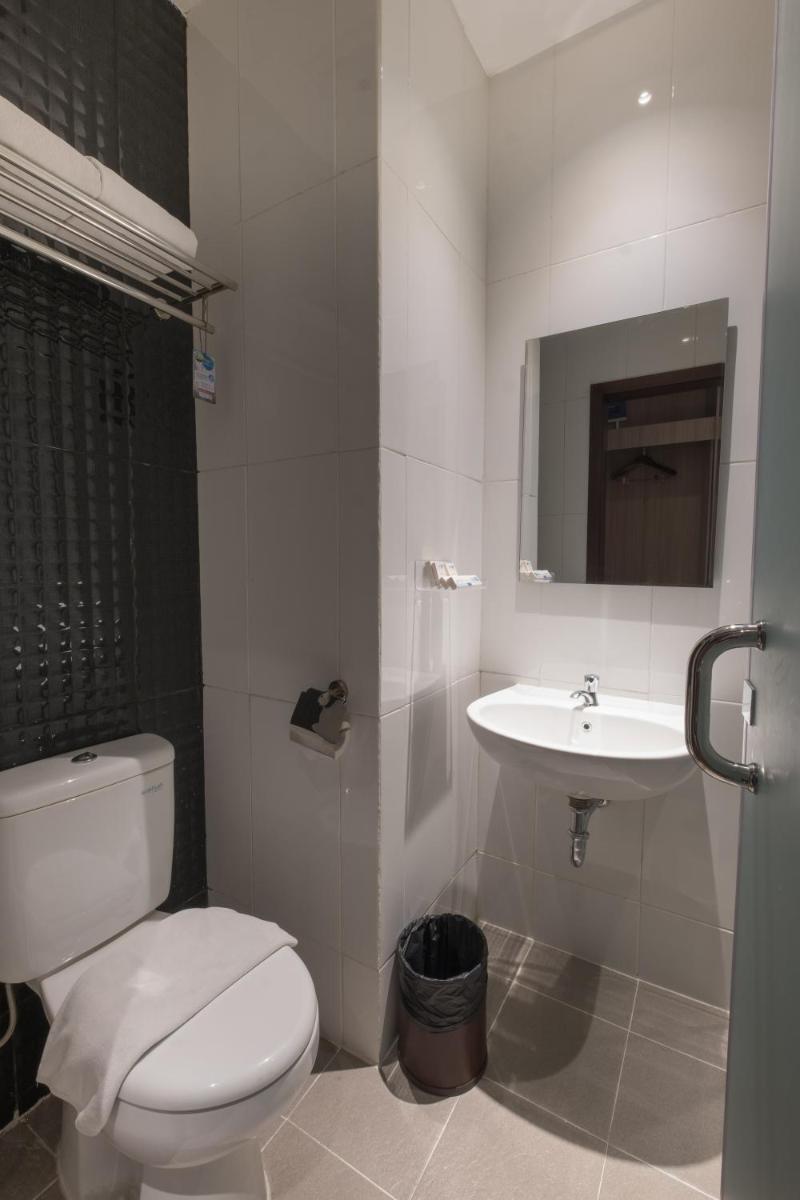 Suitetrails - Hotel 88 ITC Fatmawati Jakarta By WH